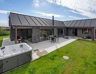 Vakantiehuis "Pejo" - 950m from the sea