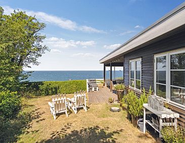 Vakantiehuis "Yasha" - 200m from the sea