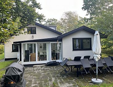 Vakantiehuis "Kirsi" - 200m from the sea