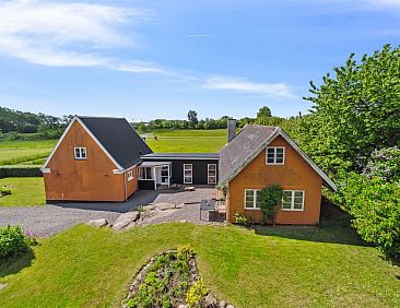 Vakantiehuis "Adrienne" - 6.4km from the sea