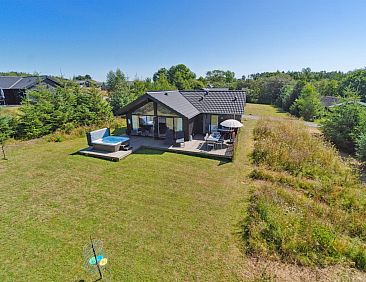 Vakantiehuis "Kristiarn" - 1.1km from the sea