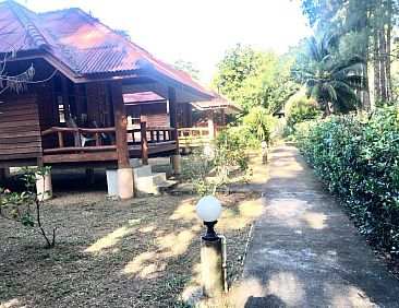 Namtok Bungalows