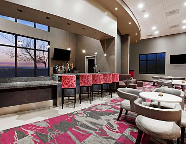 Hampton Inn &amp; Suites Oakland Airport-Alameda