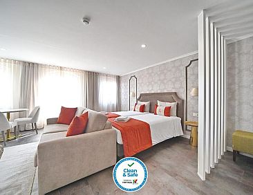 Famous Crows Lisbon Suites
