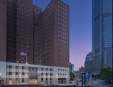 DoubleTree by Hilton Hotel &amp; Suites Pittsburgh Downtown
