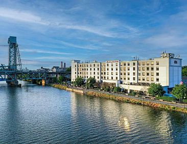 Hampton Inn &amp; Suites Newark-Harrison-Riverwalk