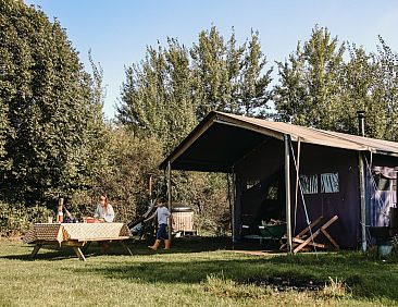 Tenthuisje met warme privédouche bij de boer met hottub