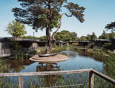 Luxe Waterlodge + hottub