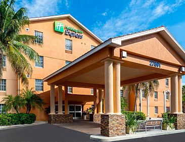 Holiday Inn Express Hotel &amp; Suites Bonita Springs/Naples, an