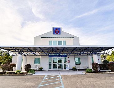 Motel 6-Tewksbury, MA - Boston