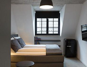 Square Rooms 8